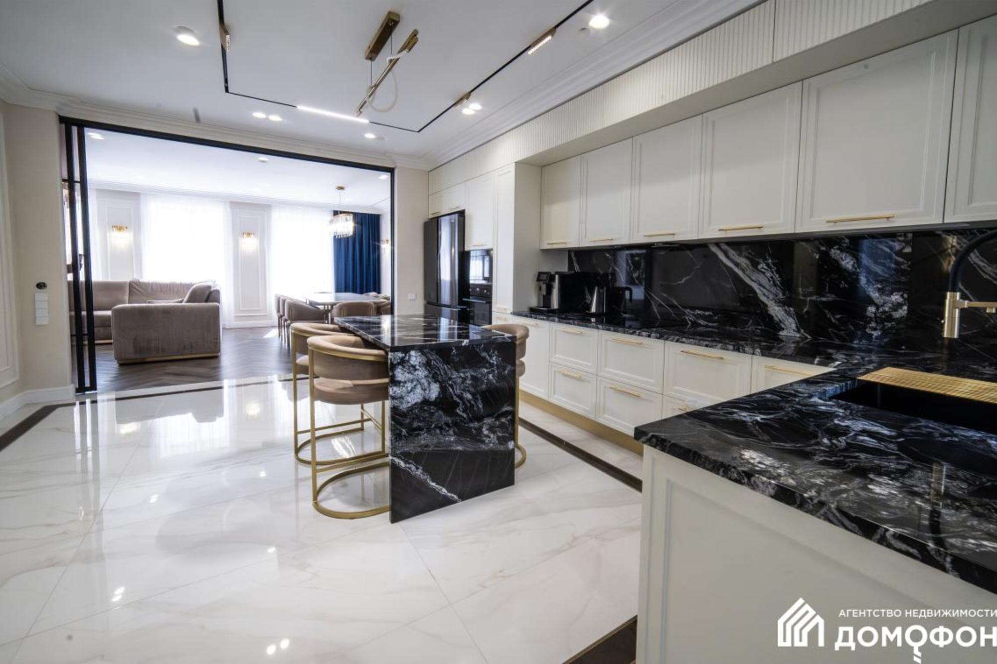 Купить дачу, дом, коттедж за 27 500 000 рублей на Санина, 4