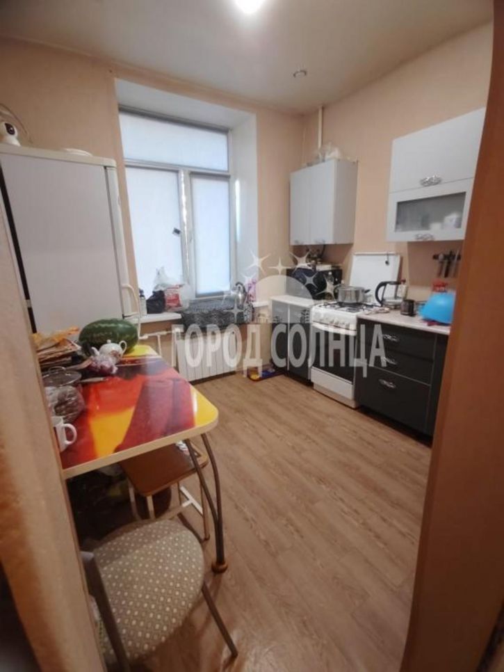 3-комн квартира 11-я линия, 181