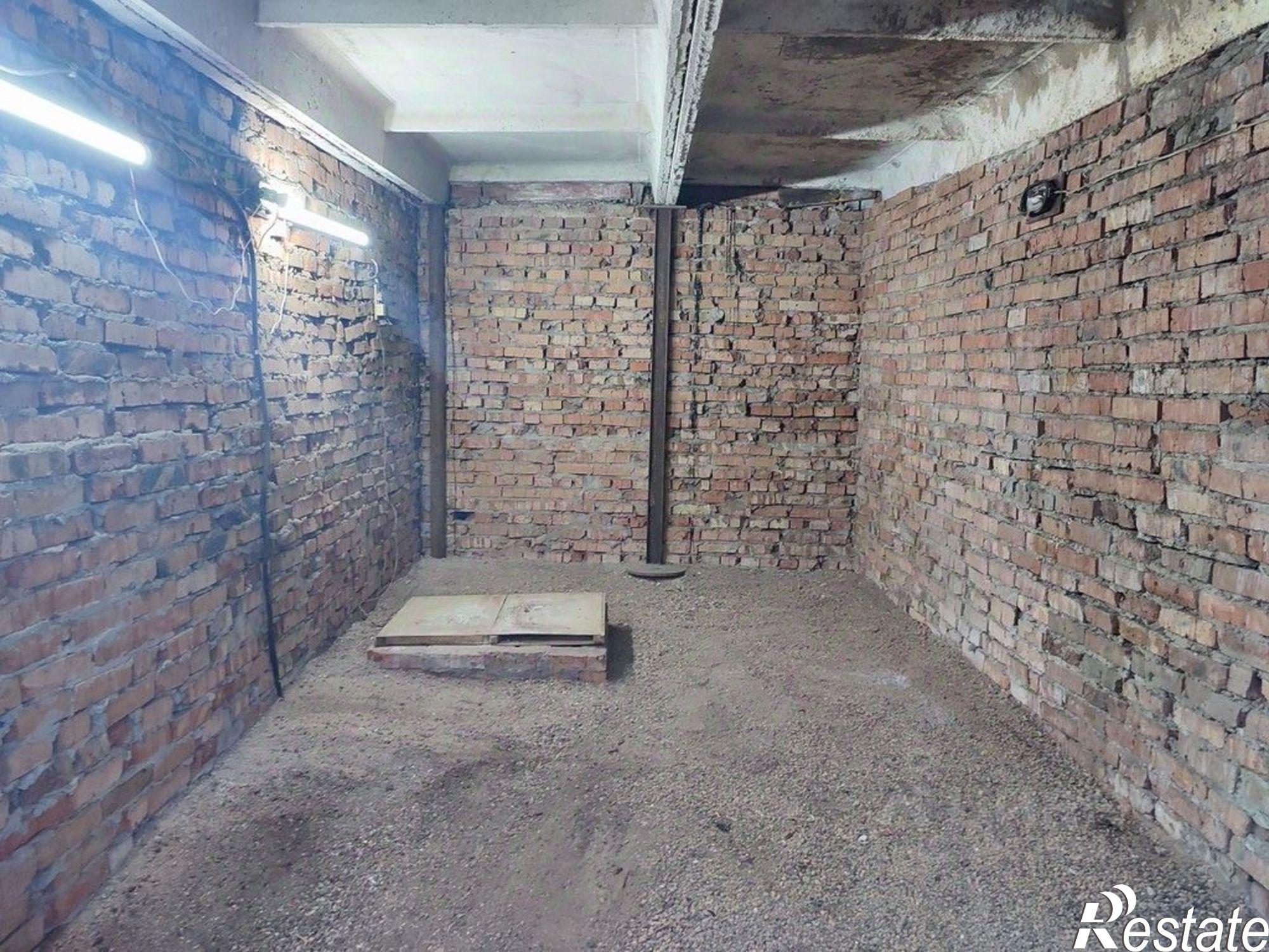 Купить гараж, место в паркинге за 380 000 рублей на ул Завертяева, 18