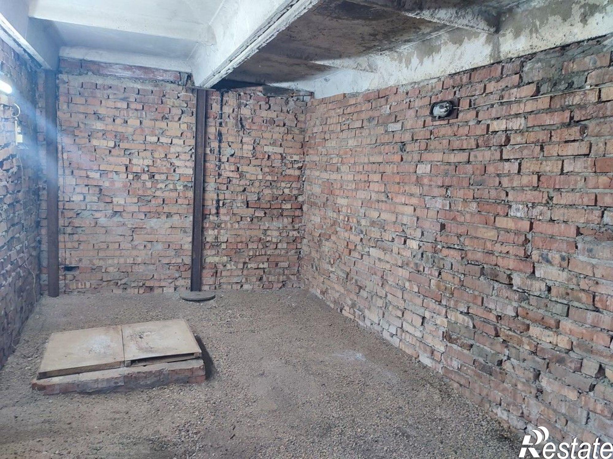 Купить гараж, место в паркинге за 380 000 рублей на ул Завертяева, 18