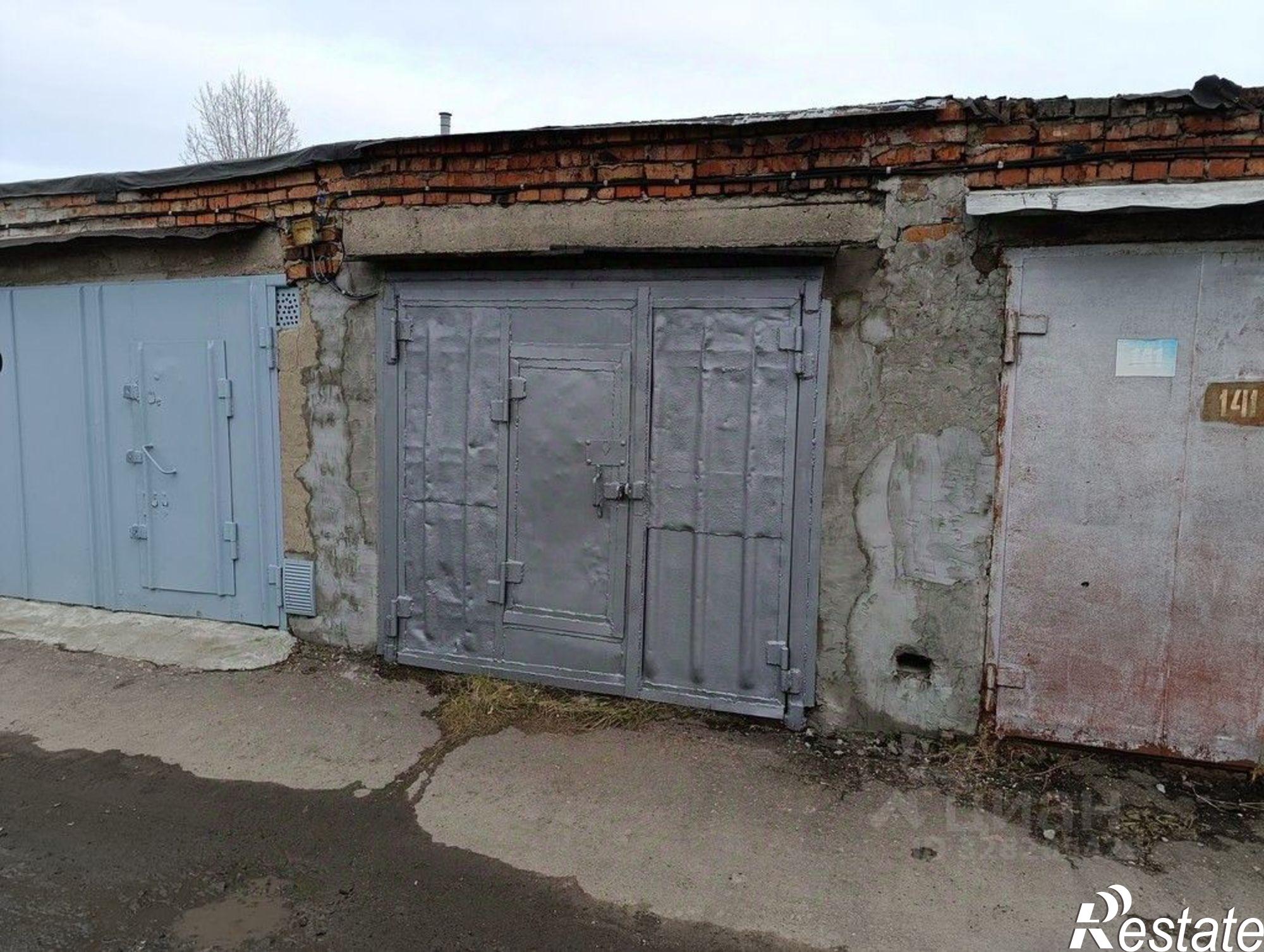 Купить гараж, место в паркинге за 380 000 рублей на ул Завертяева, 18