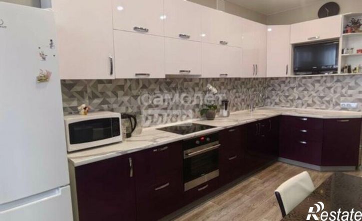 3-комн квартира проспект Комарова, 11,  д. 11