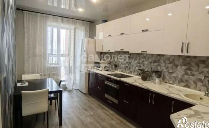 3-комн квартира проспект Комарова, 11,  д. 11