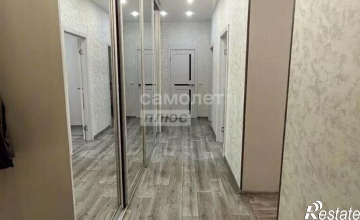 3-комн квартира проспект Комарова, 11,  д. 11