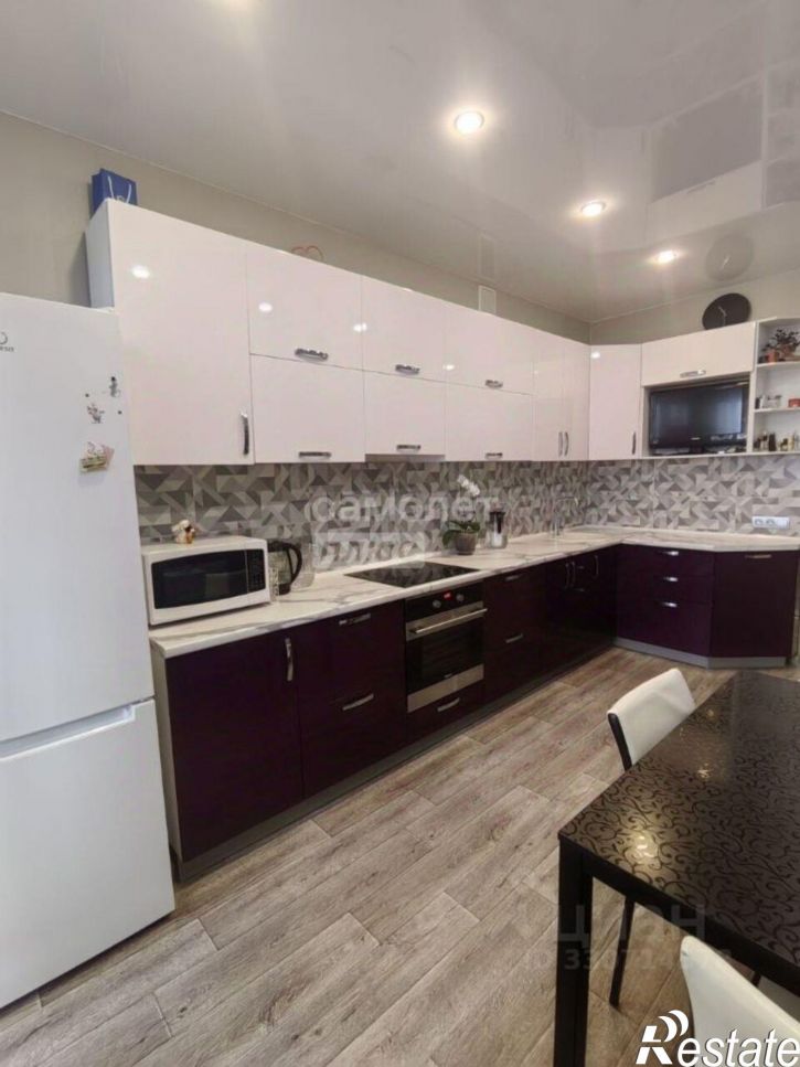3-комн квартира проспект Комарова, 11,  д. 11