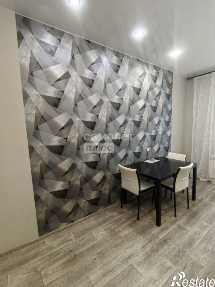 3-комн квартира проспект Комарова, 11,  д. 11