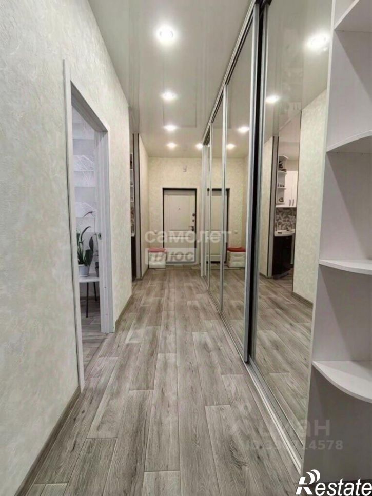 3-комн квартира проспект Комарова, 11,  д. 11