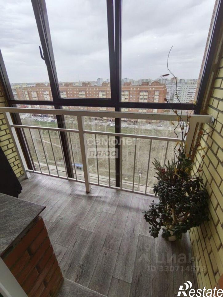 3-комн квартира проспект Комарова, 11,  д. 11