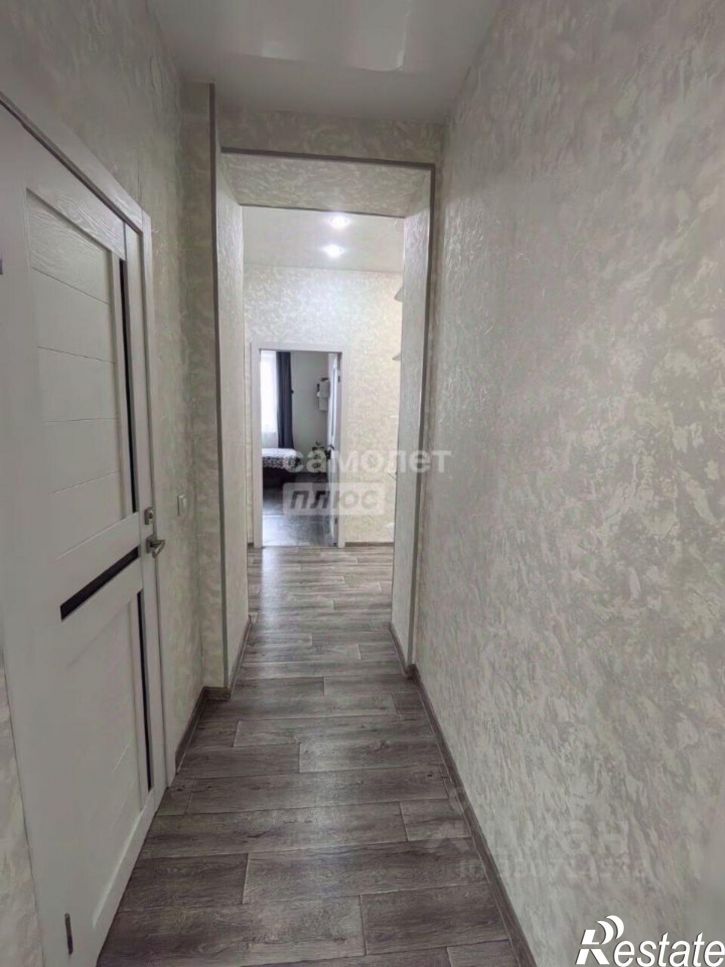 3-комн квартира проспект Комарова, 11,  д. 11