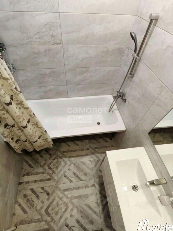 3-комн квартира проспект Комарова, 11,  д. 11
