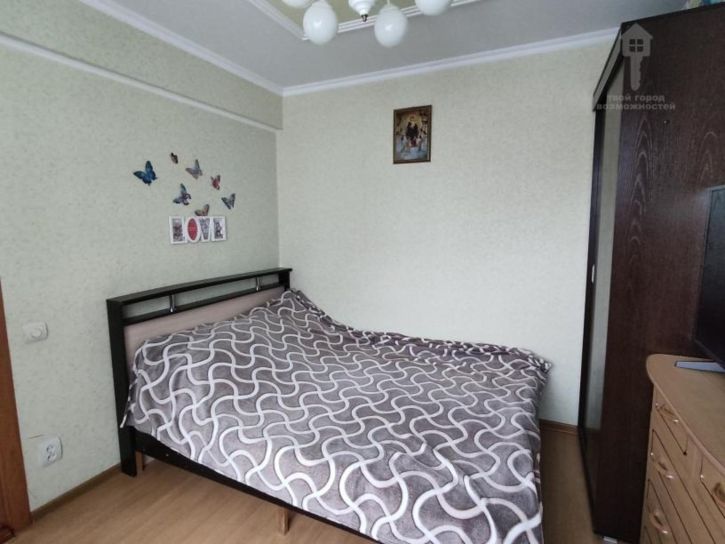4-комн квартира Менделеева , 25а