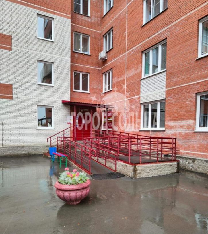 4-комн квартира Красной Звезды 1-я, 71