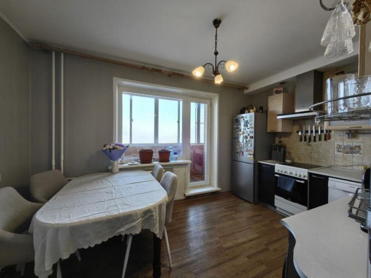 4-комн квартира Дианова, 20к1