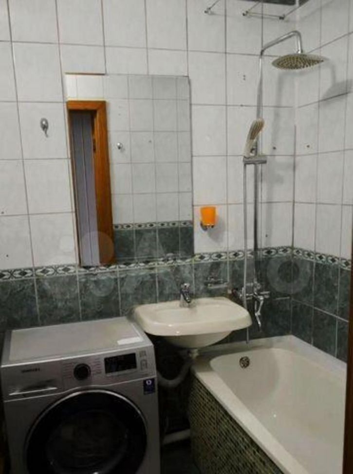 3-комн квартира Комарова проспект, 5