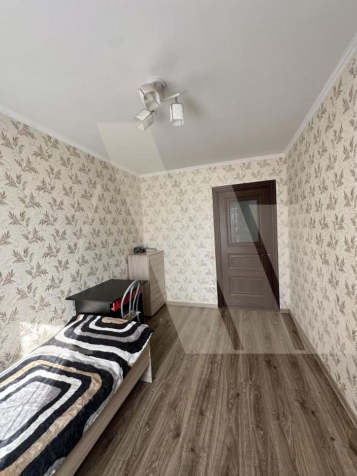 3-комн квартира Серова, 22