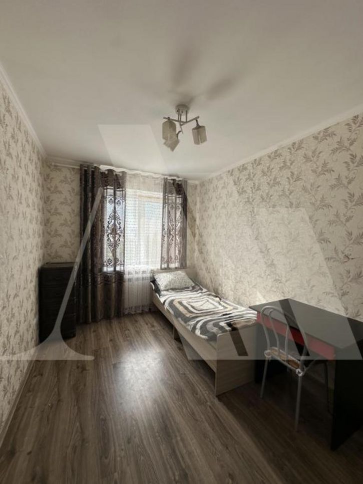 3-комн квартира Серова, 22