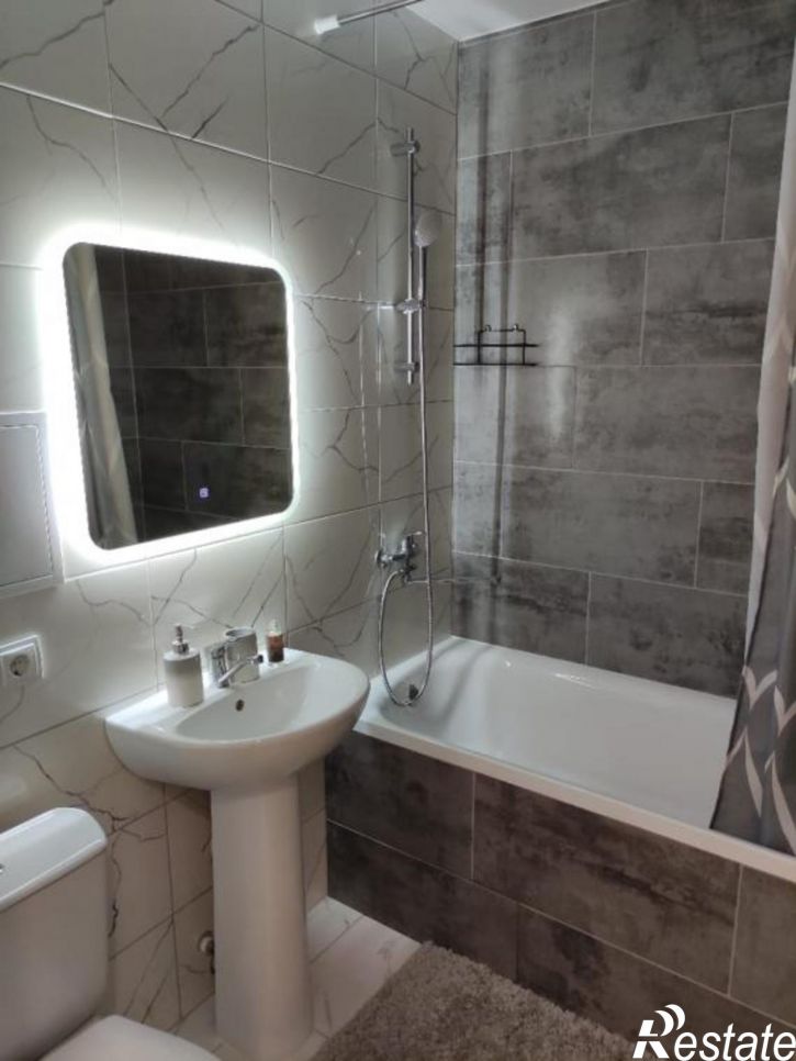 2-комн квартира Андрианова, 30