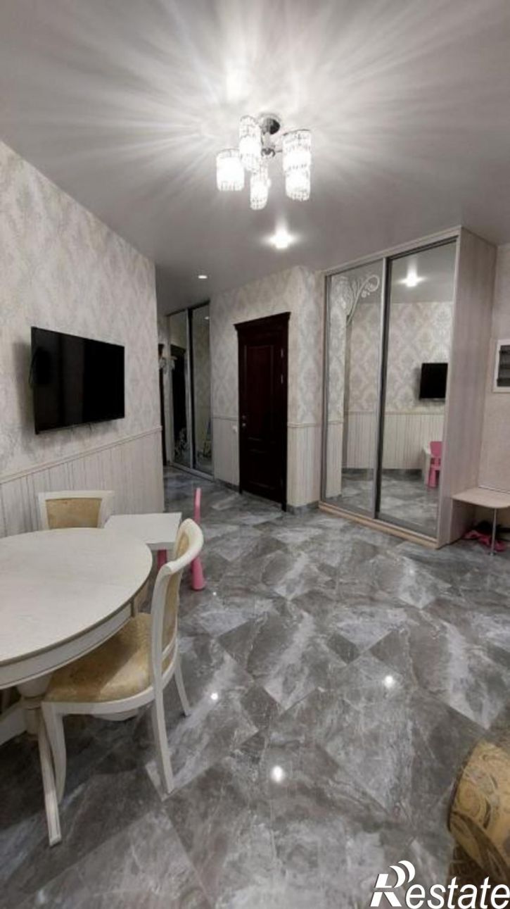 2-комн квартира Комарова проспект, 11/3