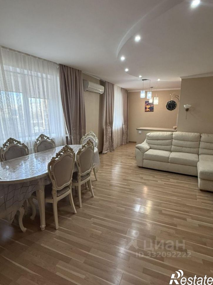 3-комн квартира пр-кт Комарова, 22 1,  д. 22 1,  к. 1