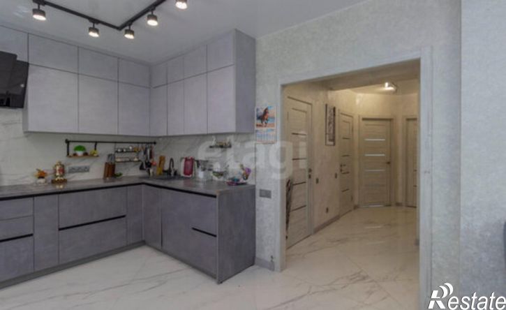 5-комн квартира пр-кт Комарова, 16,  д. 16