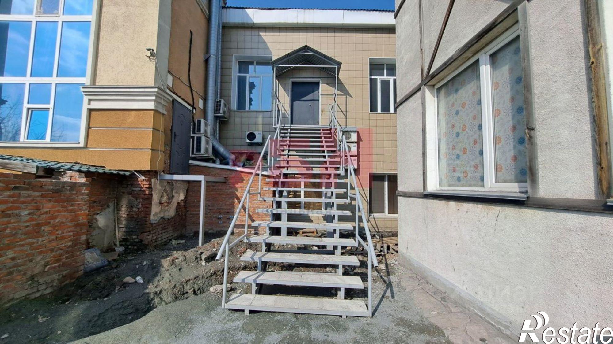 Купить офис, помещение под офис за 29 984 200 рублей на ул Карбышева, 42А/6