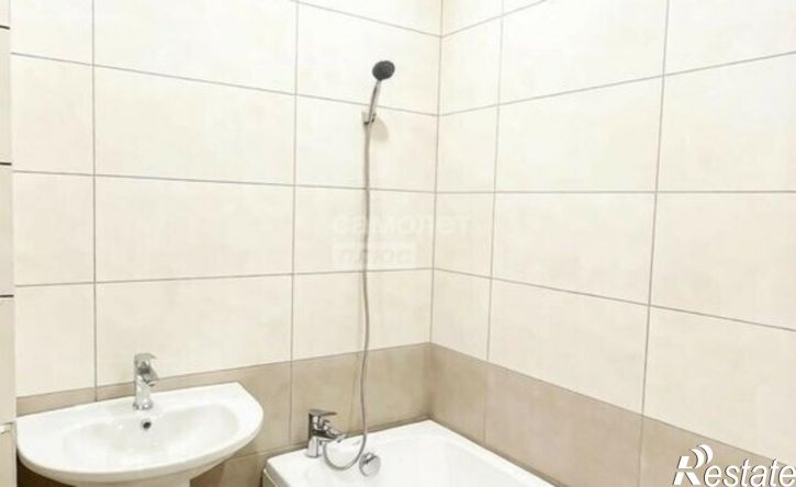2-комн квартира микрорайон Заозёрный, улица Сергея Тюленина, 4