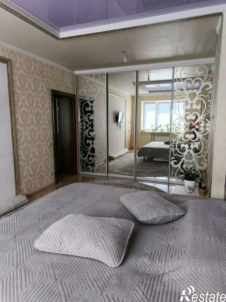 3-комн квартира пр-кт Комарова, 16,  д. 16