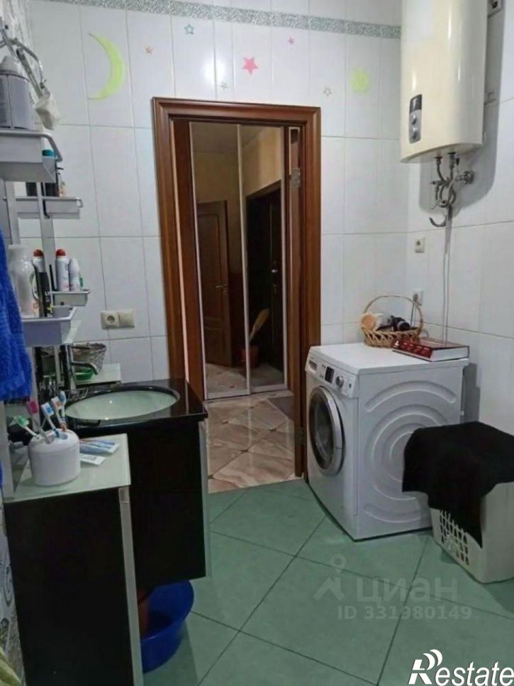 3-комн квартира пр-кт Комарова, 16,  д. 16