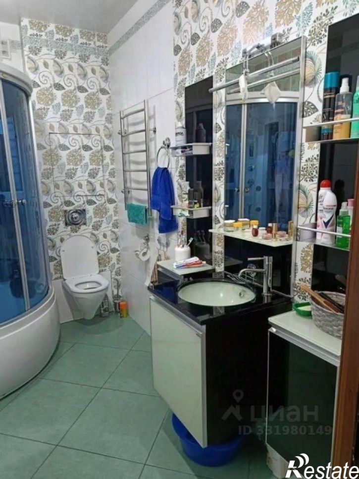 3-комн квартира пр-кт Комарова, 16,  д. 16