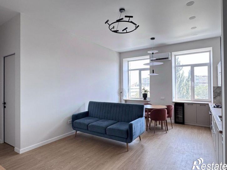 2-комн квартира ул Декабристов, 130,  д. 130