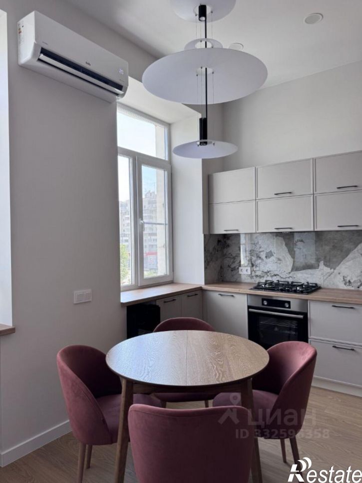2-комн квартира ул Декабристов, 130,  д. 130
