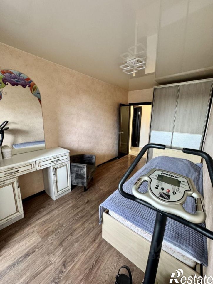 3-комн квартира ул Дмитриева, 20,  д. 20