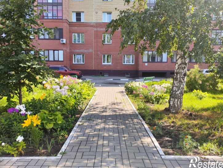 3-комн квартира пр-кт Комарова, 11/4,  д. 11/4
