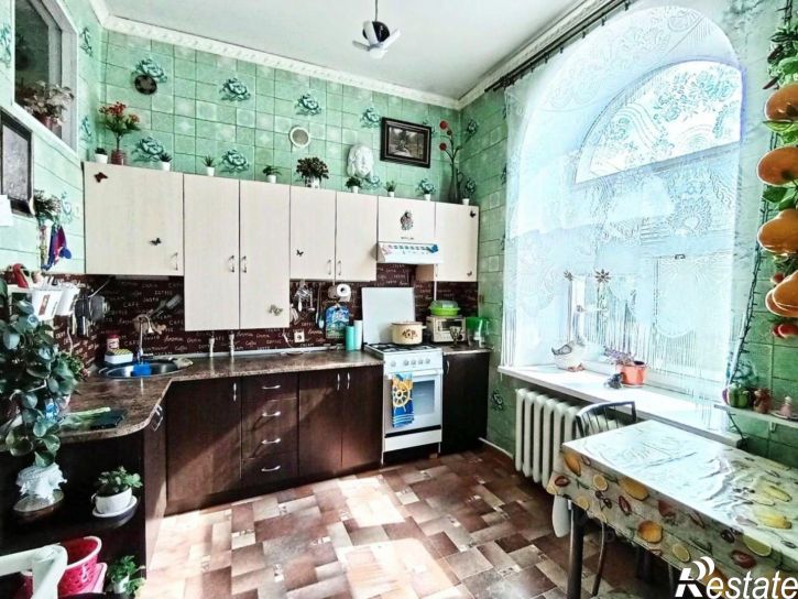 3-комн квартира ул 11-я Линия, 185,  д. 185