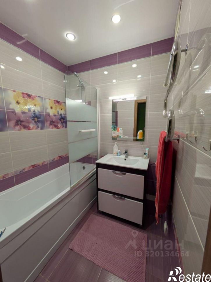 2-комн квартира пр-кт Комарова, 21 1,  д. 21 1,  к. 1