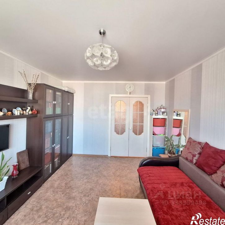 3-комн квартира пр-кт Комарова, 1,  д. 1
