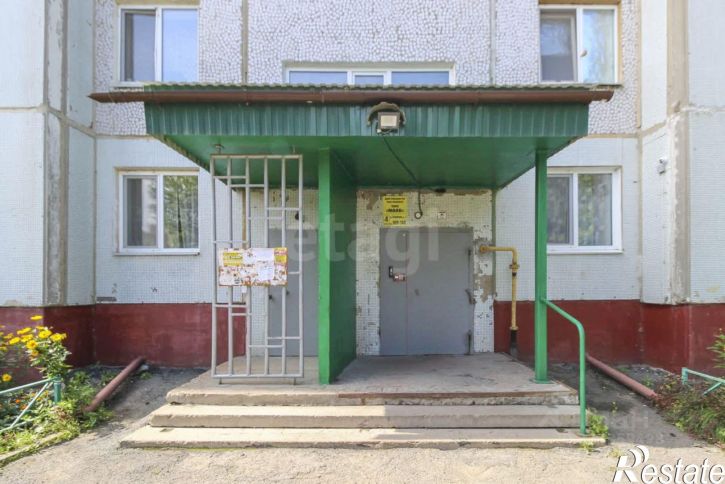 3-комн квартира пр-кт Комарова, 1,  д. 1