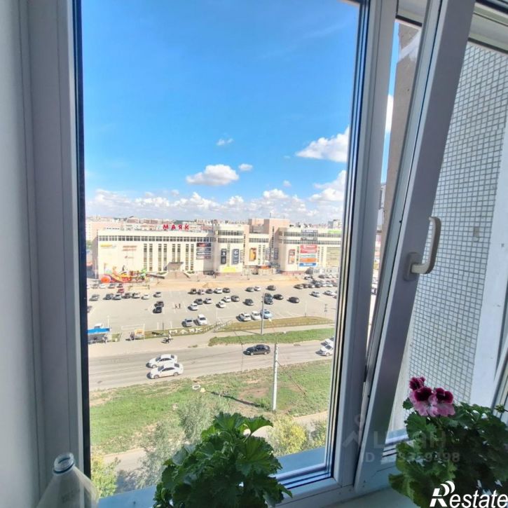 3-комн квартира пр-кт Комарова, 1,  д. 1