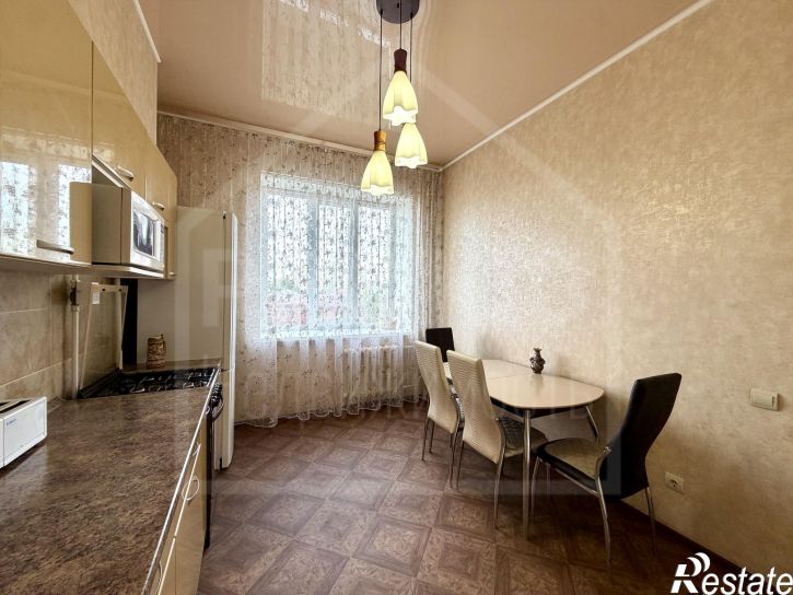 3-комн квартира р-н. Центральный,Октябрьская улица,98