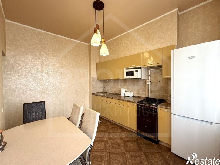 3-комн квартира р-н. Центральный,Октябрьская улица,98