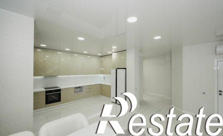 2-комн квартира проспект Комарова, 15 к1,  д. 15 к1