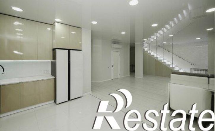 2-комн квартира проспект Комарова, 15 к1,  д. 15 к1